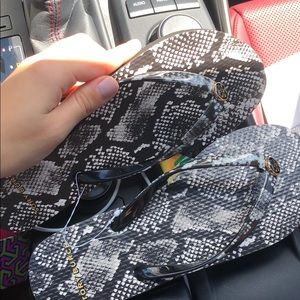 Snake print Tory Burch flip flops